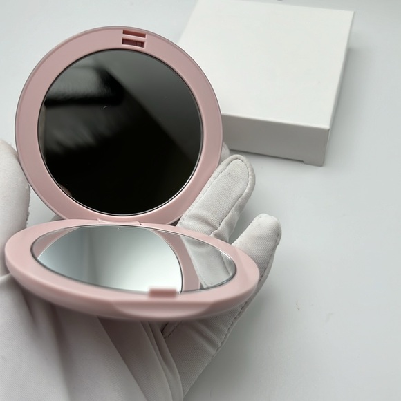 Dior Beauty Double Mirror Silver Logo Pink Quilted Hearth Shape ❤️ NIB Limited - Picture 8 of 14